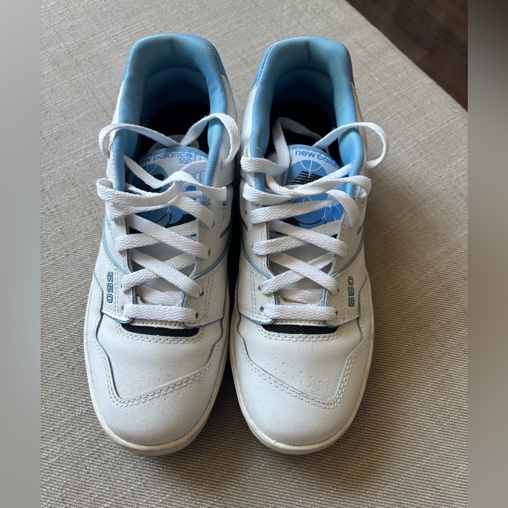 New Balance 550. White and Blue Sneakers.